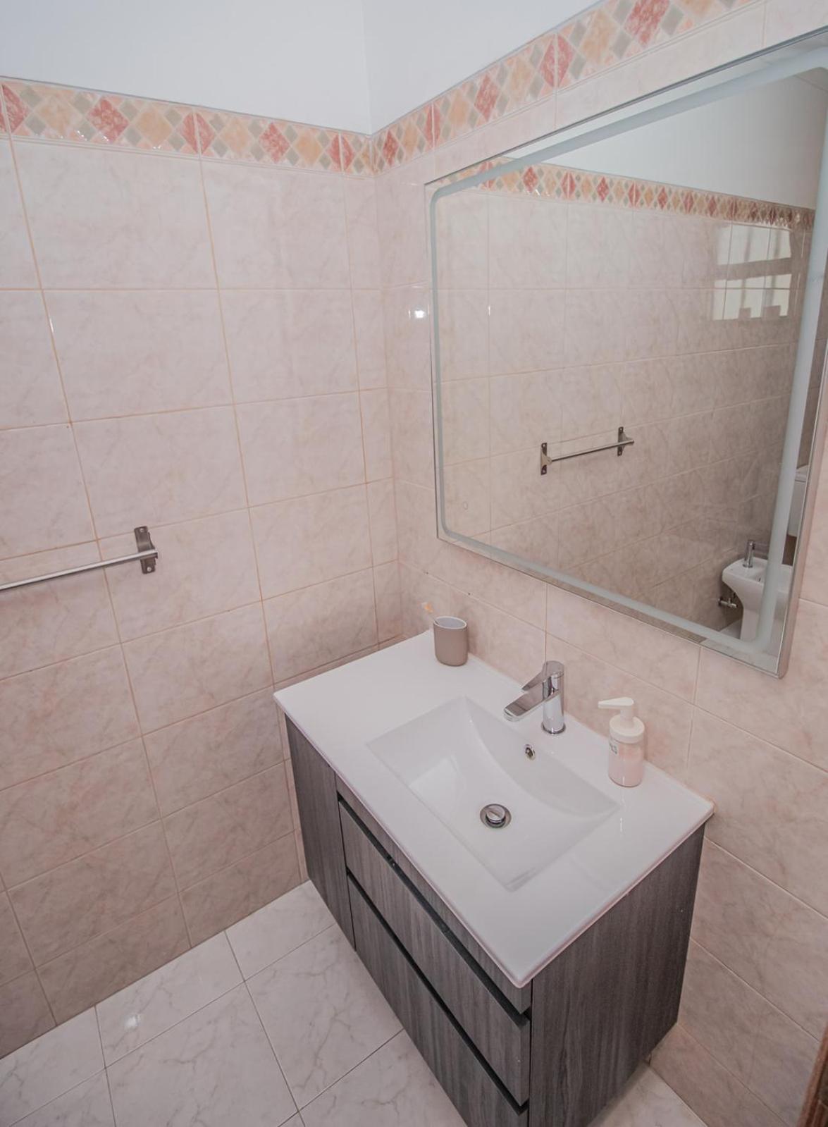Charming Private Rooms In An Apartment A1 Penha - Faro Exterior photo